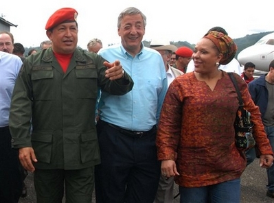 Chavecito, Nestor Kirchner and Piedad Cordoba at the airport