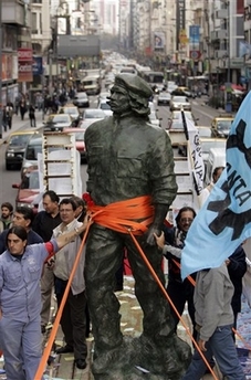 Che's statue is unveiled in Argentina